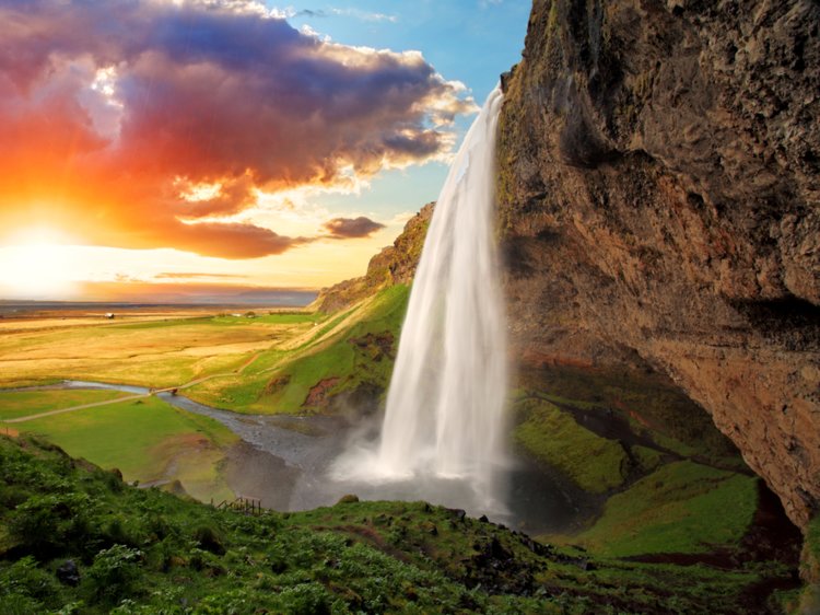 Seljalandsfoss.jpg