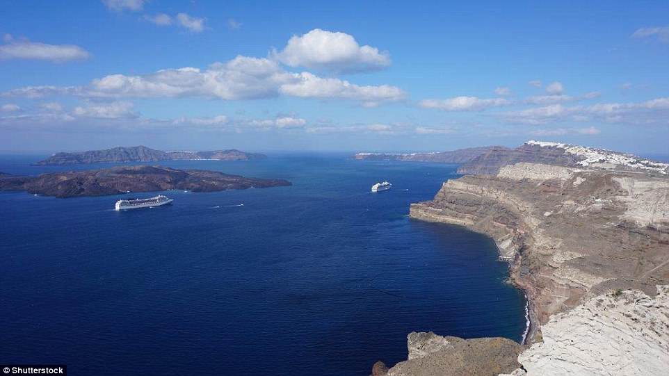 1554912770_810_Santorini-Greece.jpg