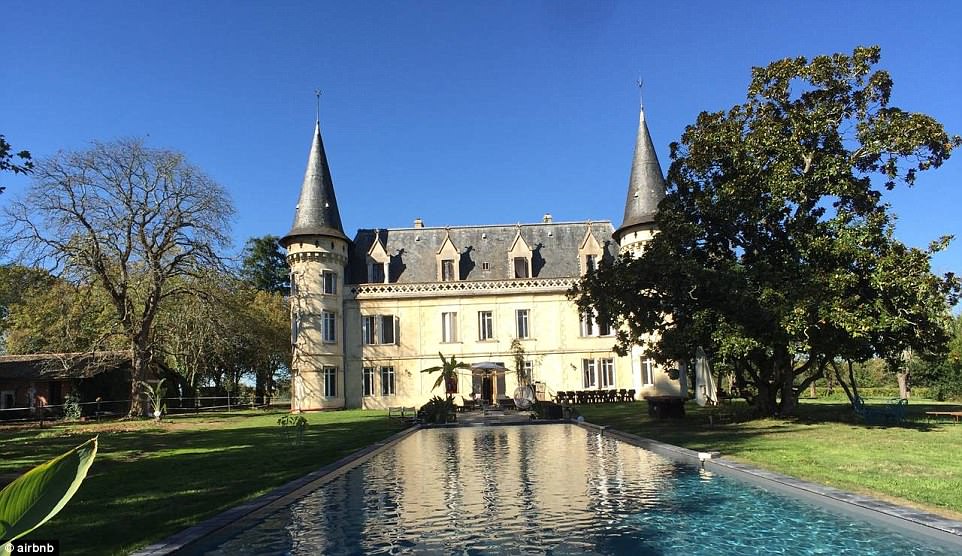 Chateau-Bordeaux-and-Vignoble.jpg