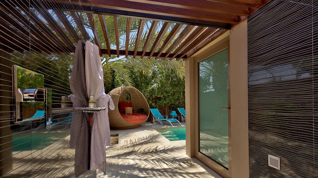 165671-18-Pool-Villa-Outdoor-Shower.jpg