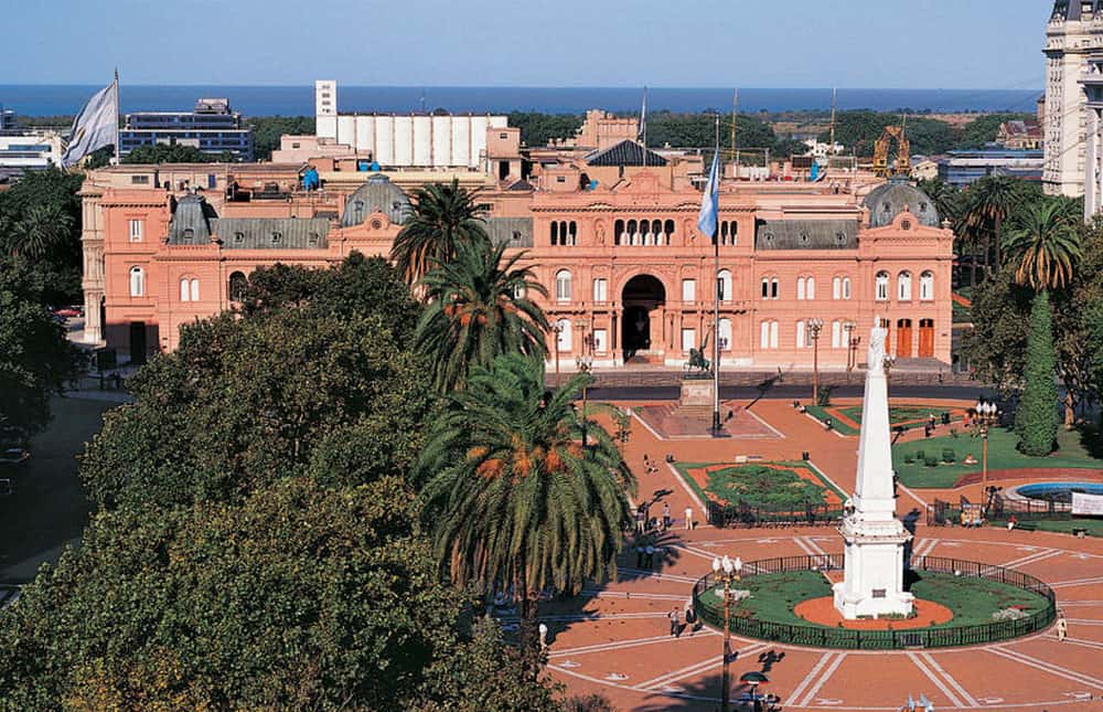 Plaza-de-Mayo-Buenos-Aires.jpg