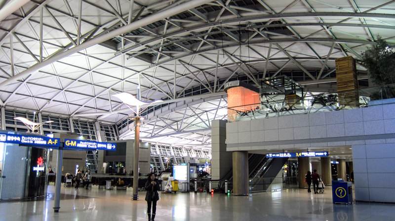 incheon_international_airport_departures_hall.jpg