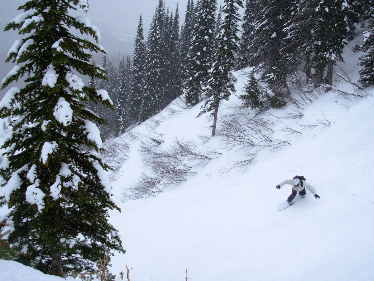 -of-the-best-places-to-ski-in-the-canadian-rockies.jpg