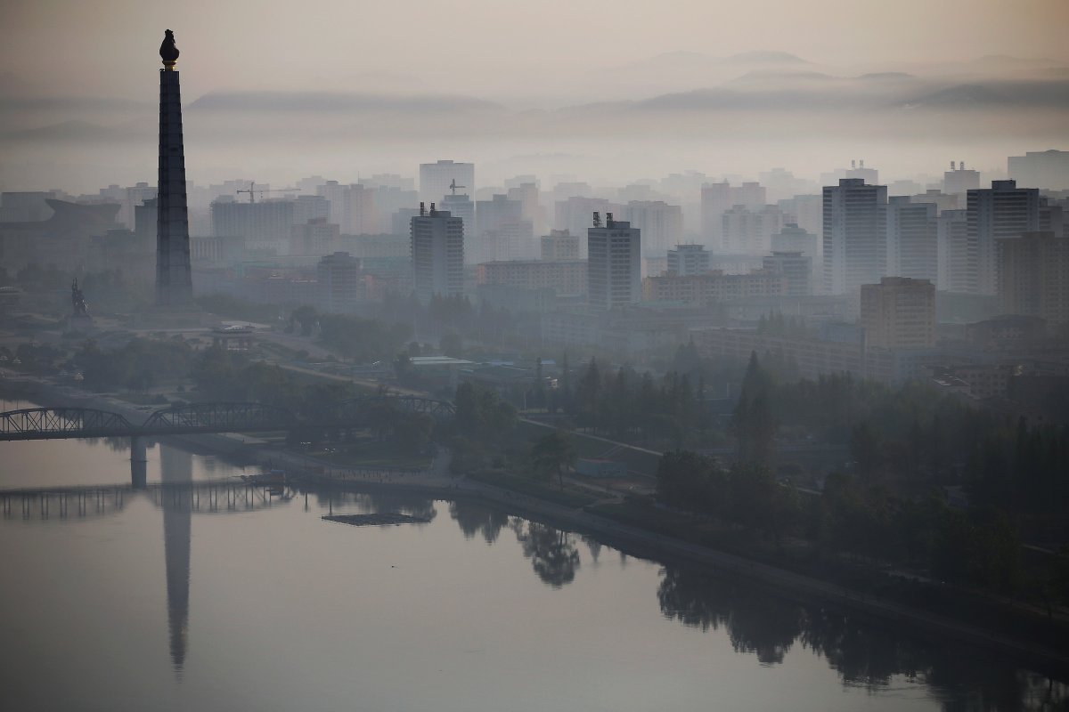 eet-tall-juche-tower-looms-above-the-taedong-river.jpg