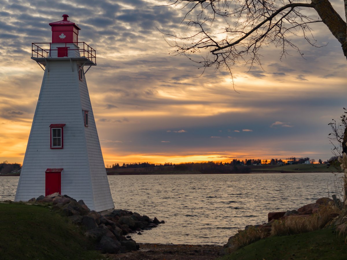 with-gorgeous-beaches-lighthouses-and-quaint-towns.jpg