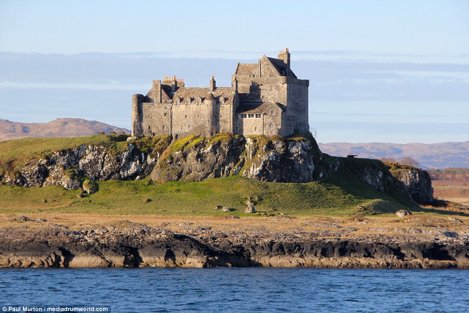 000578-4860998-Duart_Castle_Mull-a-7_1504771917987.jpg