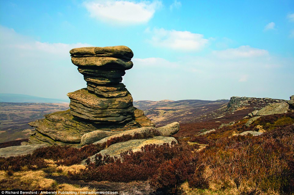 Millstone_Grit_escarpment_above-a-26_1504601673754.jpg