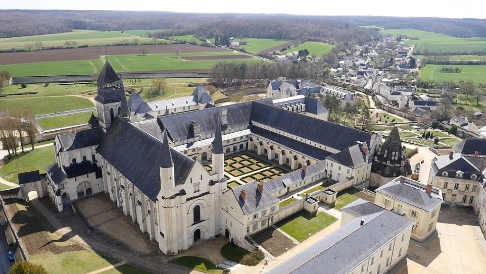 g_the_largest_abbey_in_Europe_Th-a-9_1498831692125.jpg