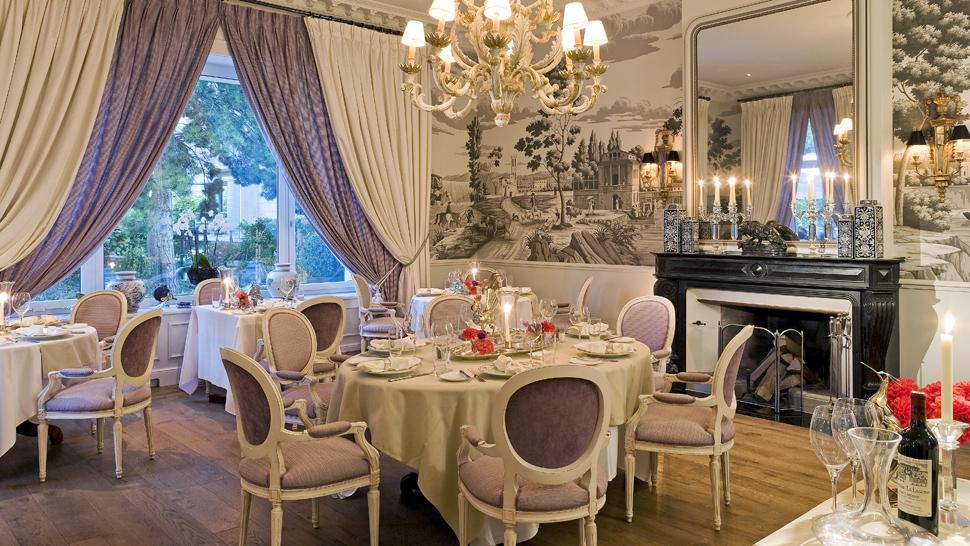 007099-04-purple-white-dining-room.jpg