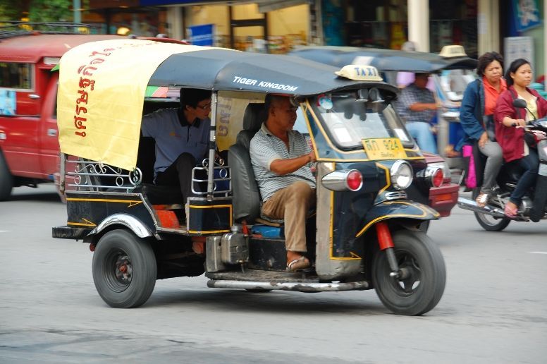 tuk-tuk-56a377f85f9b58b7d0d21651.jpg