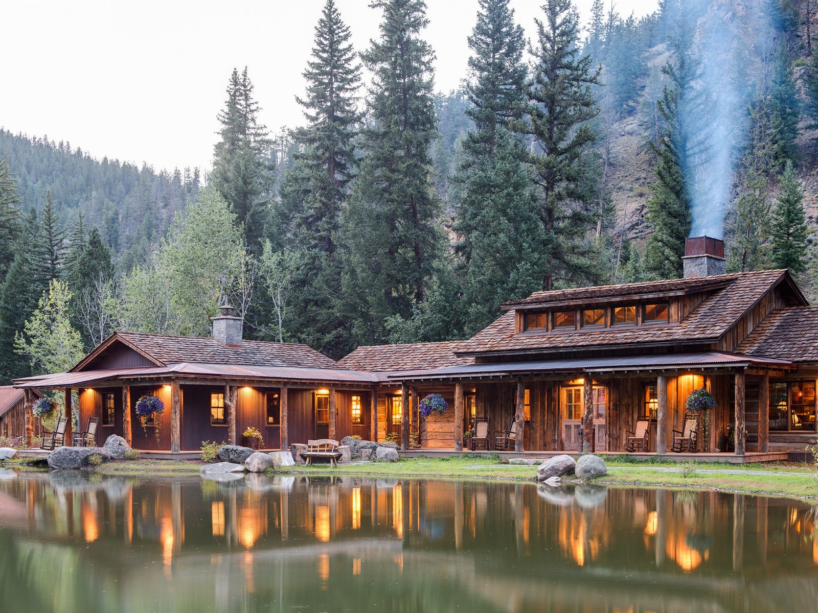 Exterior-TaylorRiverLodge-Colorado-CRHotel.jpg