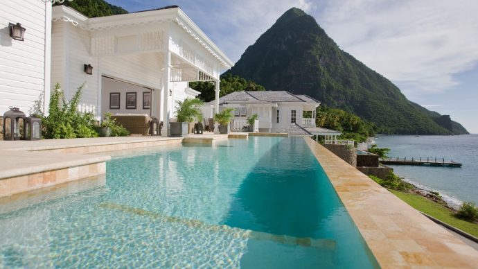 vsb-residence-pool-piton-1280x720-690x388.jpg