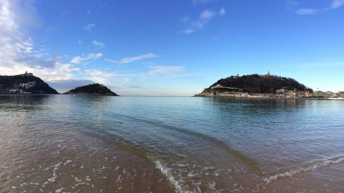 6-la-concha-beach-san-sebastian-spain-690x388.jpg