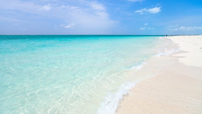 -grace-bay-providenciales-turks-and-caicos-690x388.jpg