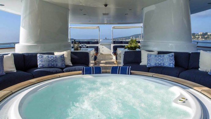 eres-also-an-open-deck-area-with-a-jacuzzi-690x388.jpg