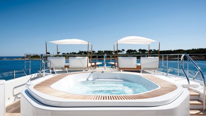 th-a-helipad-jacuzzi-and-swimming-platform-690x388.jpg