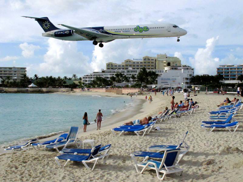 Maho-Beach-Saint-Martin.jpg