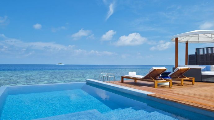 W-Maldives-piscine-vue-690x388.jpg