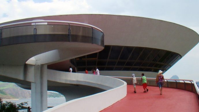 ry-art-museum-mac-in-rio-de-janeiro-brazil-690x388.jpg