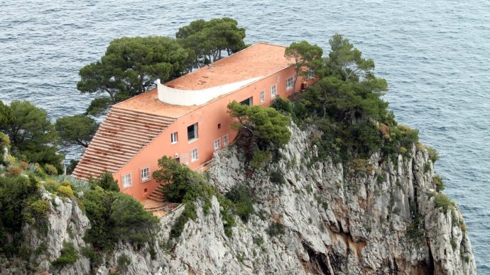 casa-malaparte-in-capri-italy-690x388.jpg