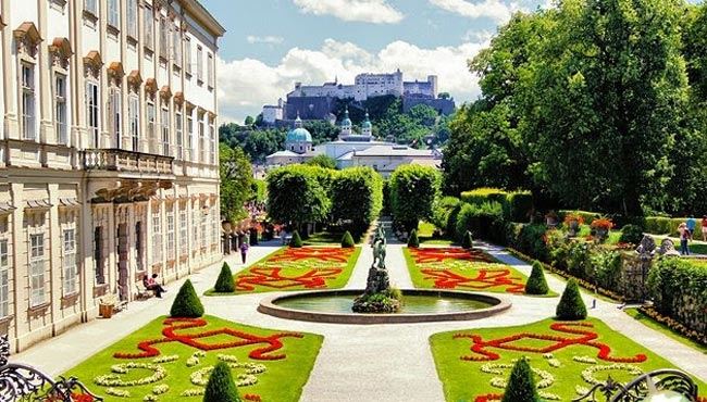 Mirabell-Castle-in-Salzburg-1.jpg