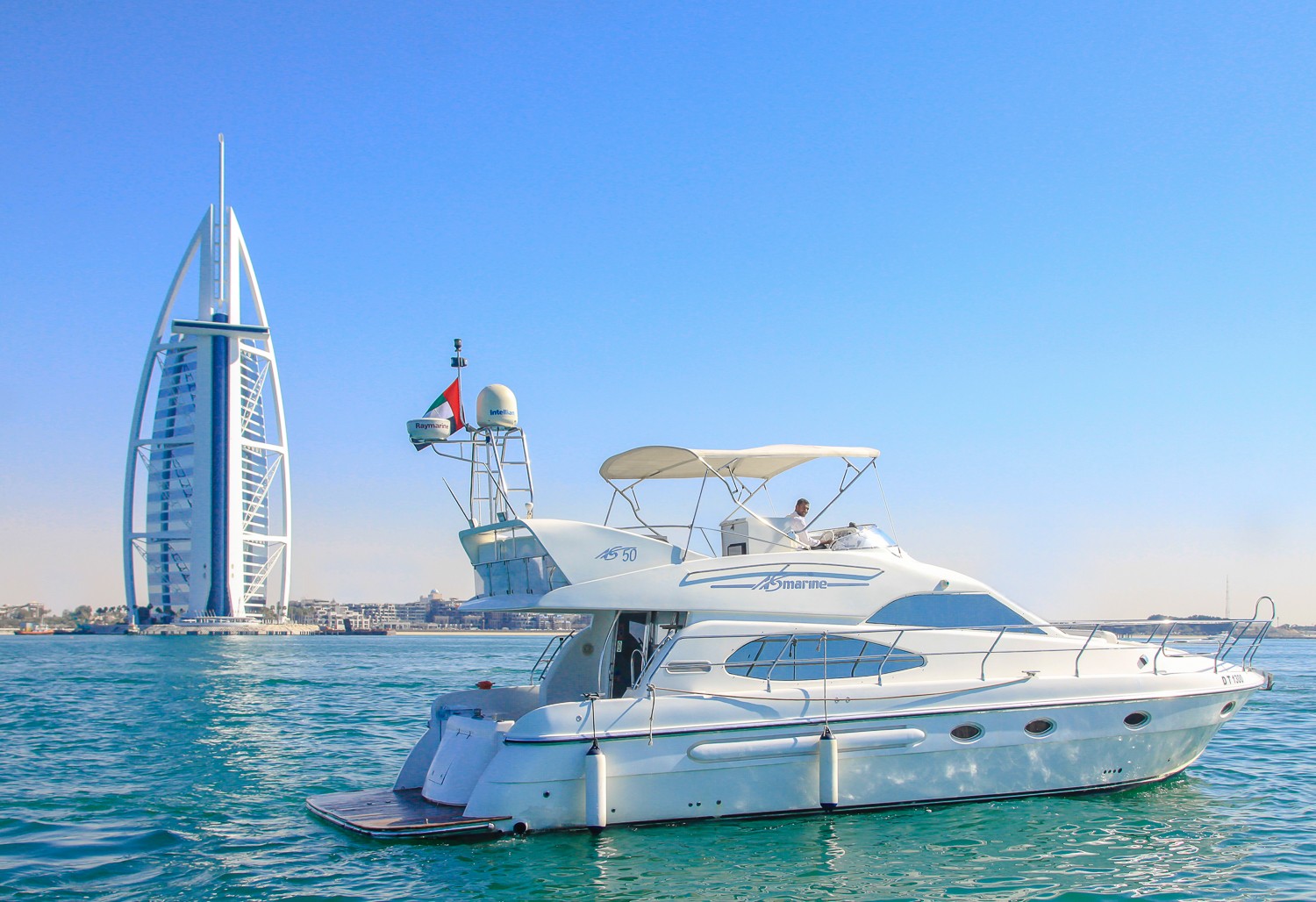 Яхты самолеты. Яхта Лотус в Дубае. Яхтой «Dubai Yacht». Lotus Mega Yacht Дубай. Yacht 75 ft Дубай.