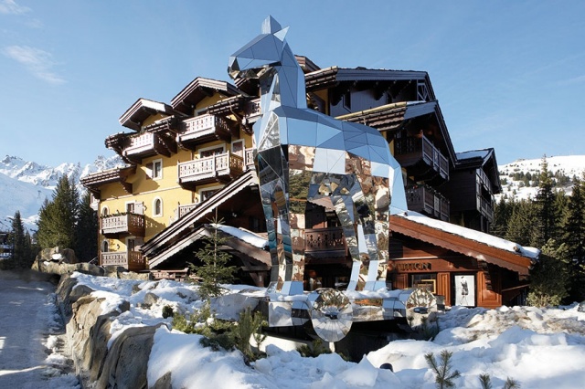 1.2-Cheval-Blanc-Courchevel-Front-View_T.-Malty2010542299.inarticleLarge.jpg