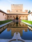 300px-Patio_de_los_Arrayanes.jpg